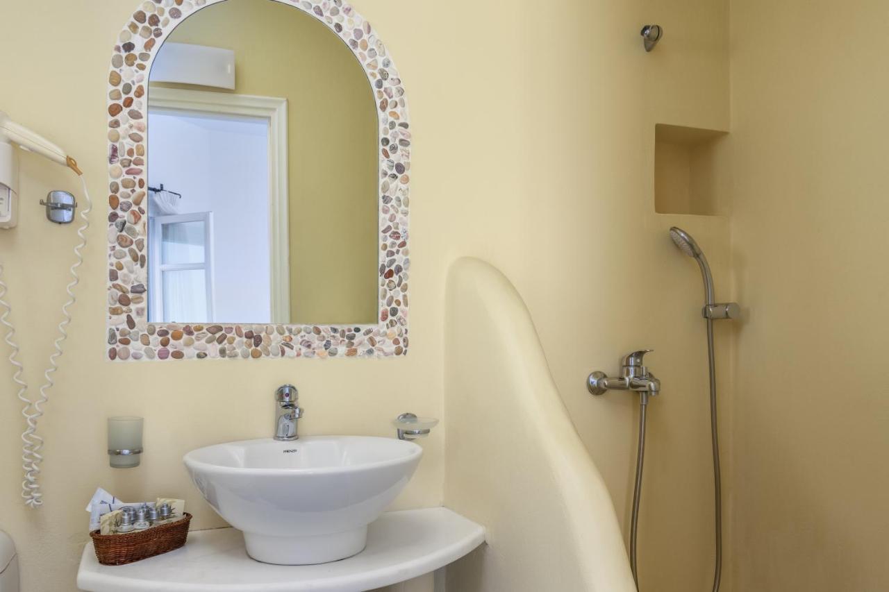 Hotel Psaravolada Milos 3*