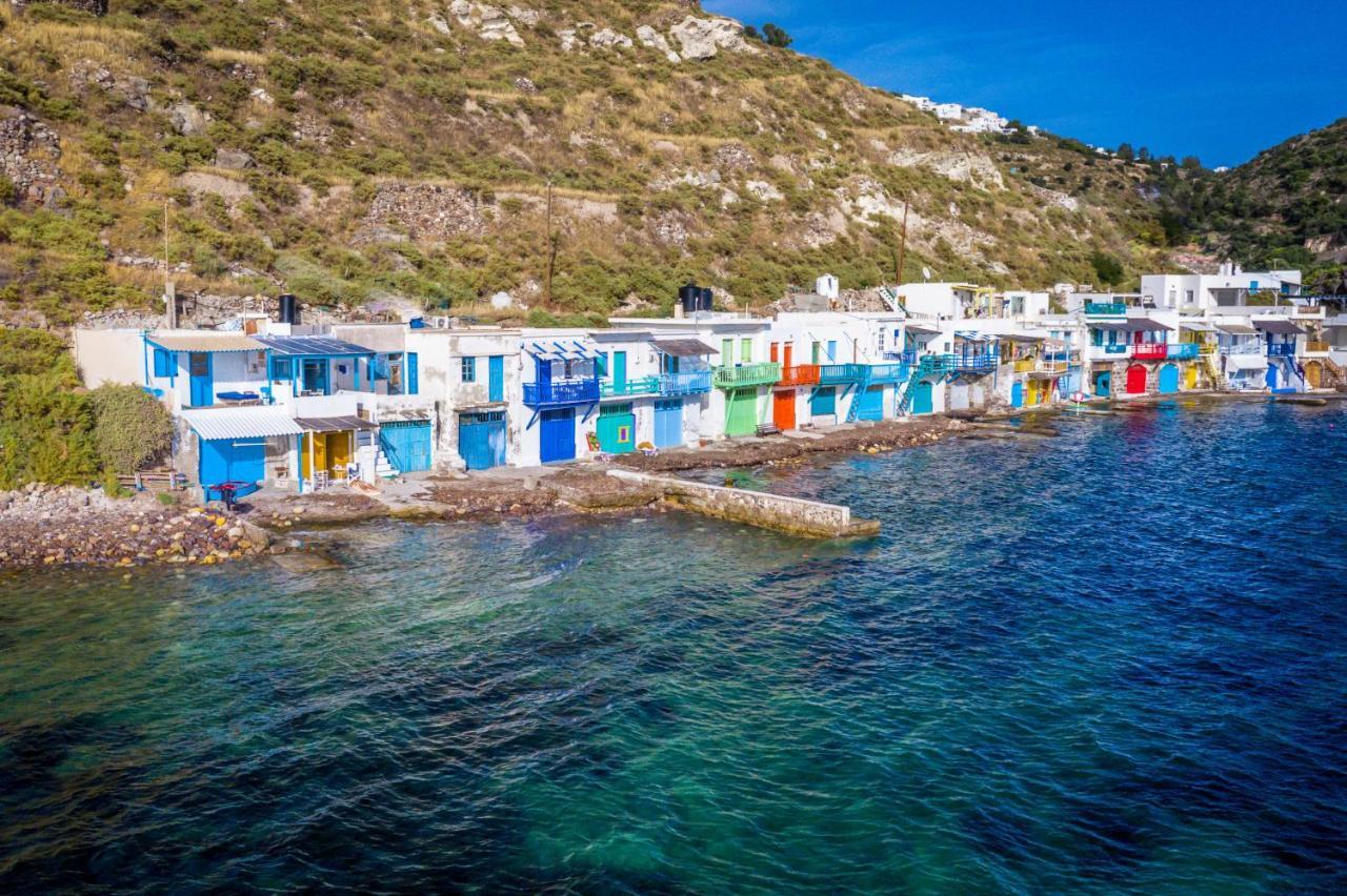 Psaravolada Milos Agia Kiriaki Beach (Milos)