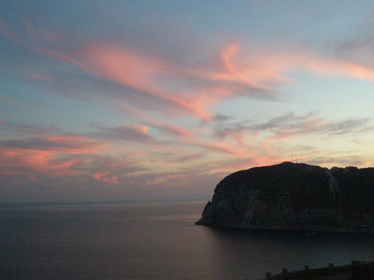 Psaravolada Milos Hotel Strand van Agia Kiriaki